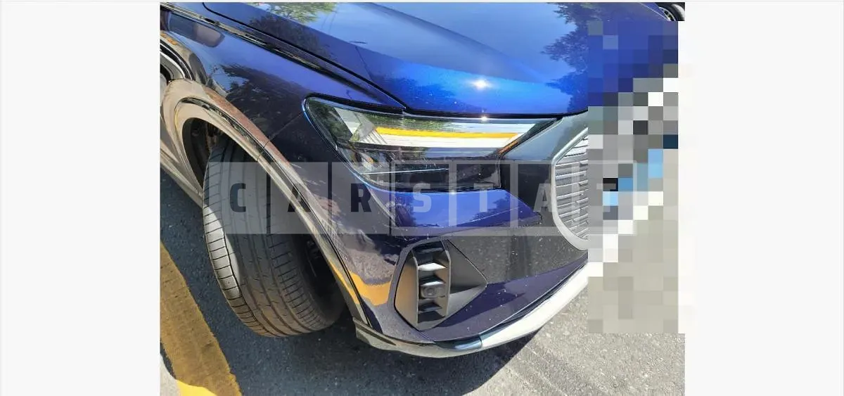 Photo 2 of 3: 2025 Audi (parts) Q4 Headlamp — Korean insurance auction