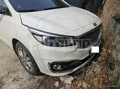 Photo 1 of 15: 2017 Kia Carnival Limousine, VIN KNAME81ABHS307190 — Korean insurance auction
