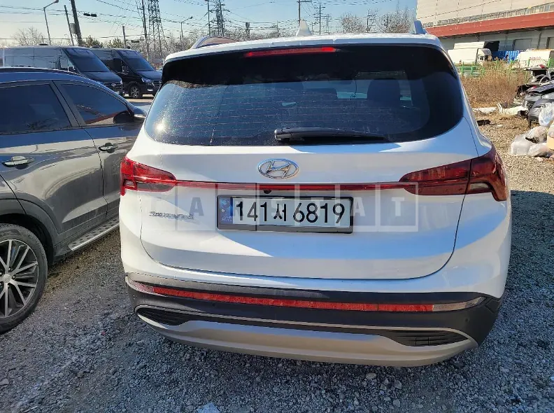 Photo 2 of 7: 2021 Hyundai Santa Fe, VIN KMHS381LGMU386248 — Korean insurance auction