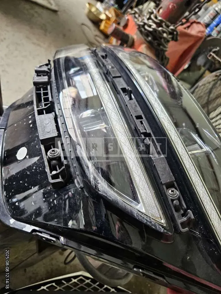 Photo 3 of 3: 2022 Genesis (parts) G80 Headlamp — Korean insurance auction