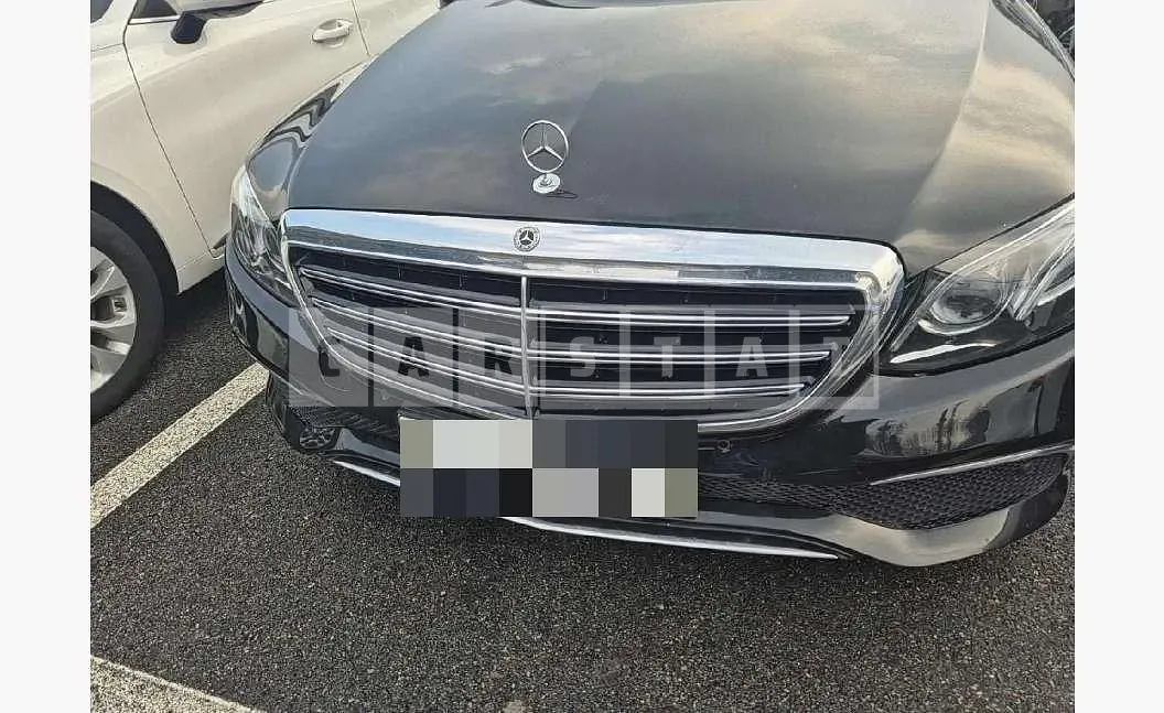 Photo 2 of 15: 2018 Mercedes-Benz E220 d 4Matic — Korean insurance auction