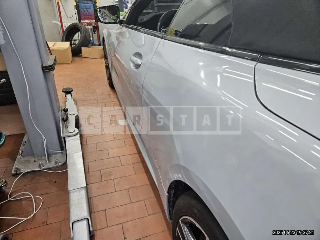 Photo 2 of 29: 2022 BMW 420i Convertible — Korean insurance auction