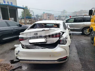 Photo 1 of 17: 2019 Lexus ES300h, VIN JTHB21B19K2057964 — Korean insurance auction