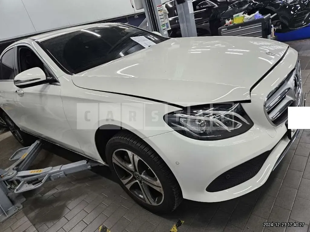 Photo 2 of 23: 2019 Mercedes-Benz E 300 — Korean insurance auction