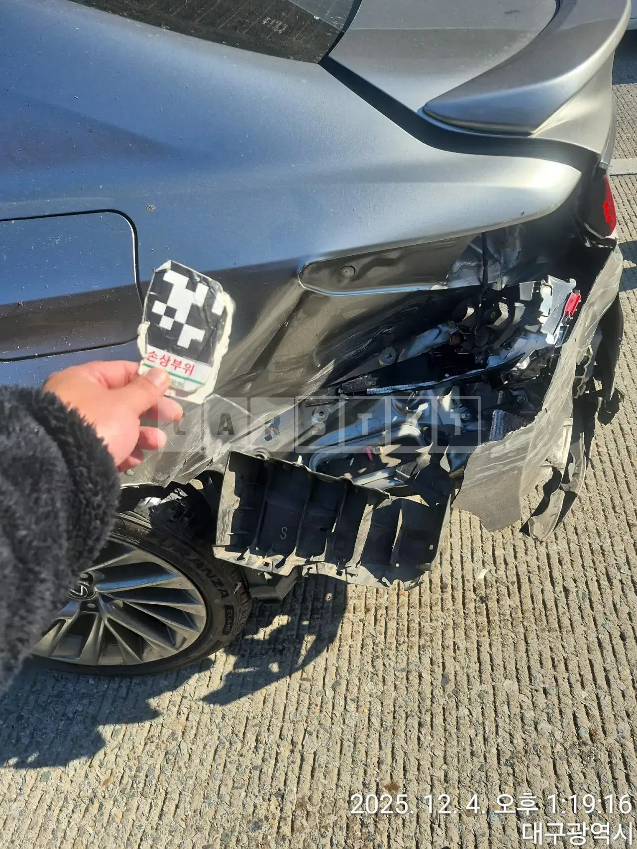 Photo 2 of 9: 2018 Lexus ES300h, VIN JTHB21B12K2013921 — Korean insurance auction