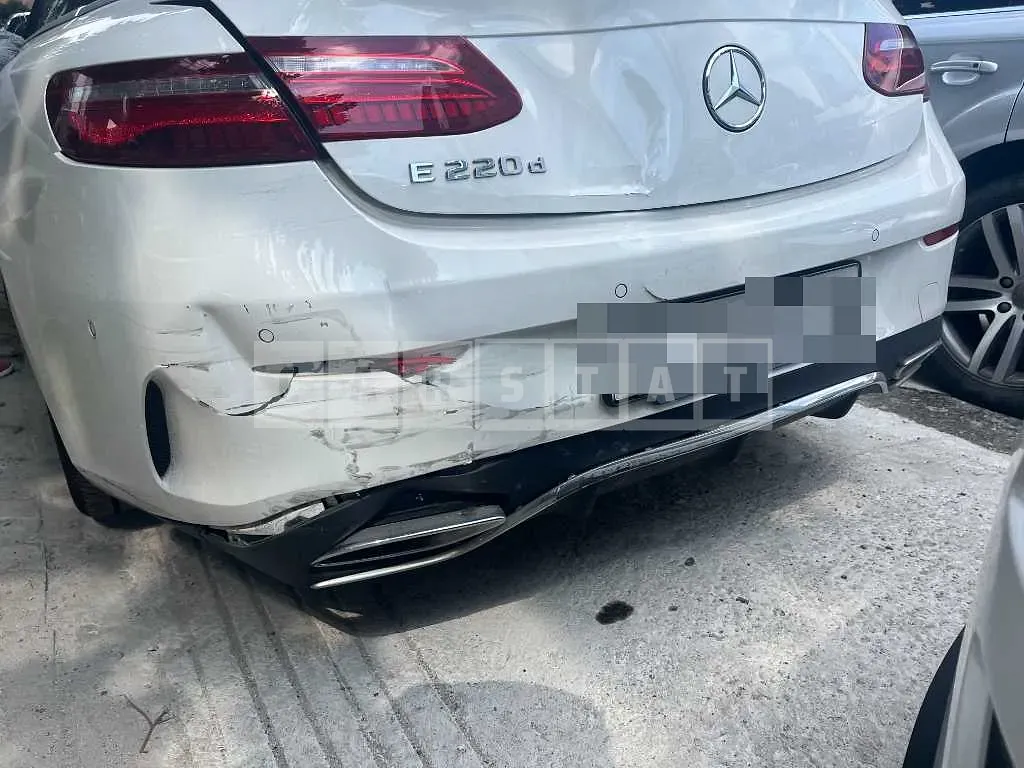 Photo 2 of 30: 2018 Mercedes-Benz E220 d Cabriolet — Korean insurance auction