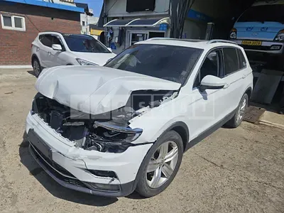 Photo 1 of 26: 2020 Volkswagen Tiguan 2.0 TDI 4MOTION, VIN WVGZZZ5NZLW379301 — Korean insurance auction