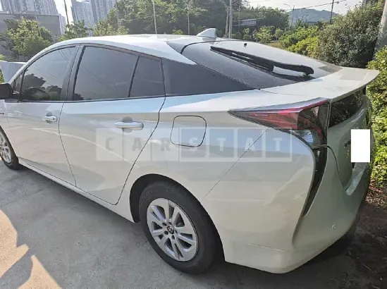Photo 2 of 22: 2018 Toyota Prius — Korean insurance auction