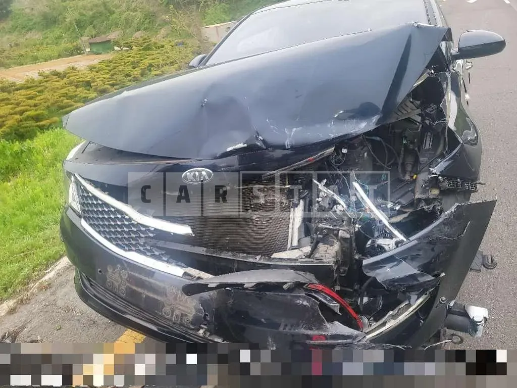 Photo 2 of 5: 2016 Kia K5 2.0 — Korean insurance auction