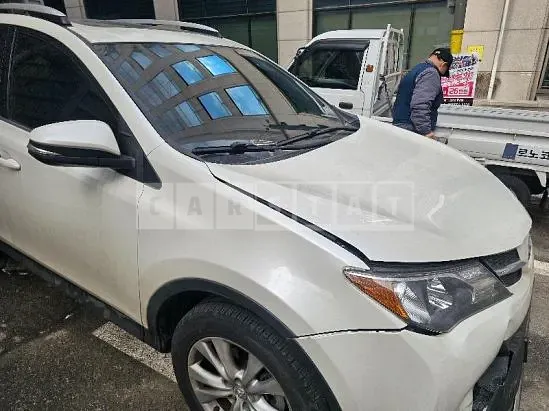 Photo 2 of 26: 2015 Toyota RAV4 2WD, VIN JTMYFREV6FD060246 — Korean insurance auction