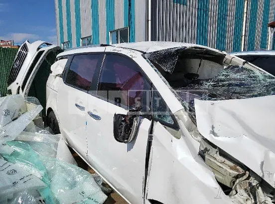 Photo 2 of 17: 2019 Kia Carnival, VIN KNAMB81ABKS475115 — Korean insurance auction