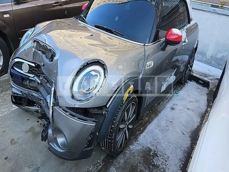 Photo 2 of 30: 2017 MINI Cooper S Convertible, VIN WMWWG9102J3A89384 — Korean insurance auction
