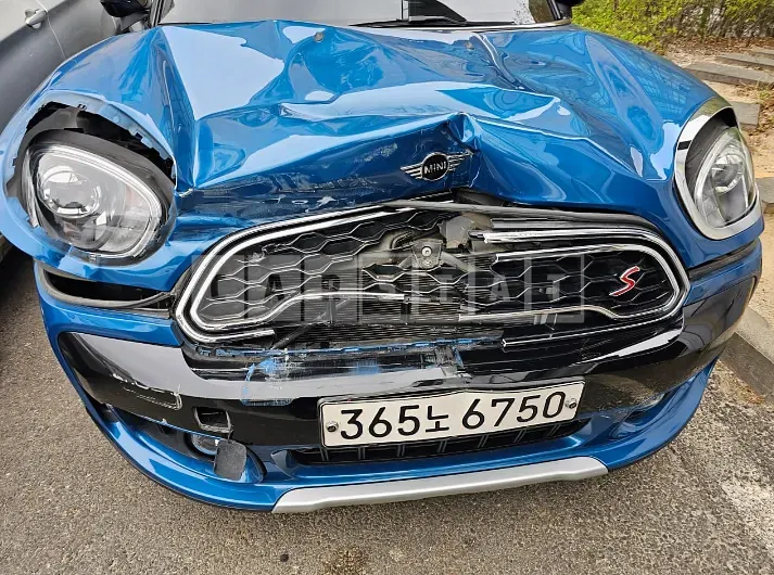 Photo 2 of 13: 2020 MINI Cooper S Countryman ALL4(18), VIN WMWYX7101L3M24373 — Korean insurance auction
