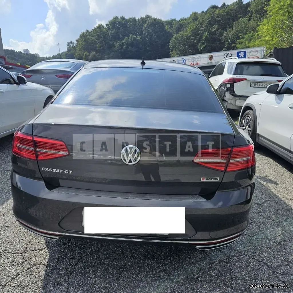 Photo 2 of 8: 2018 Volkswagen Passat GT 2.0TDI 4MOTION, VIN WVWZZZ3CZJE127718 — Korean insurance auction