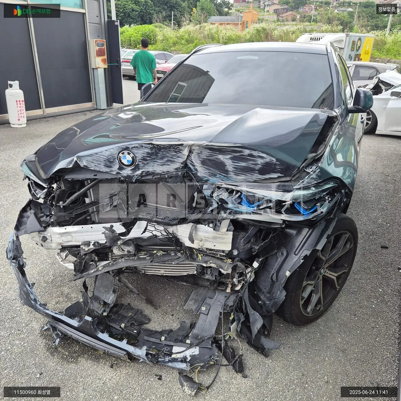 Photo 2 of 17: 2021 BMW X6 xDrive 30d, VIN WBAGT810XN9J40379 — Korean insurance auction