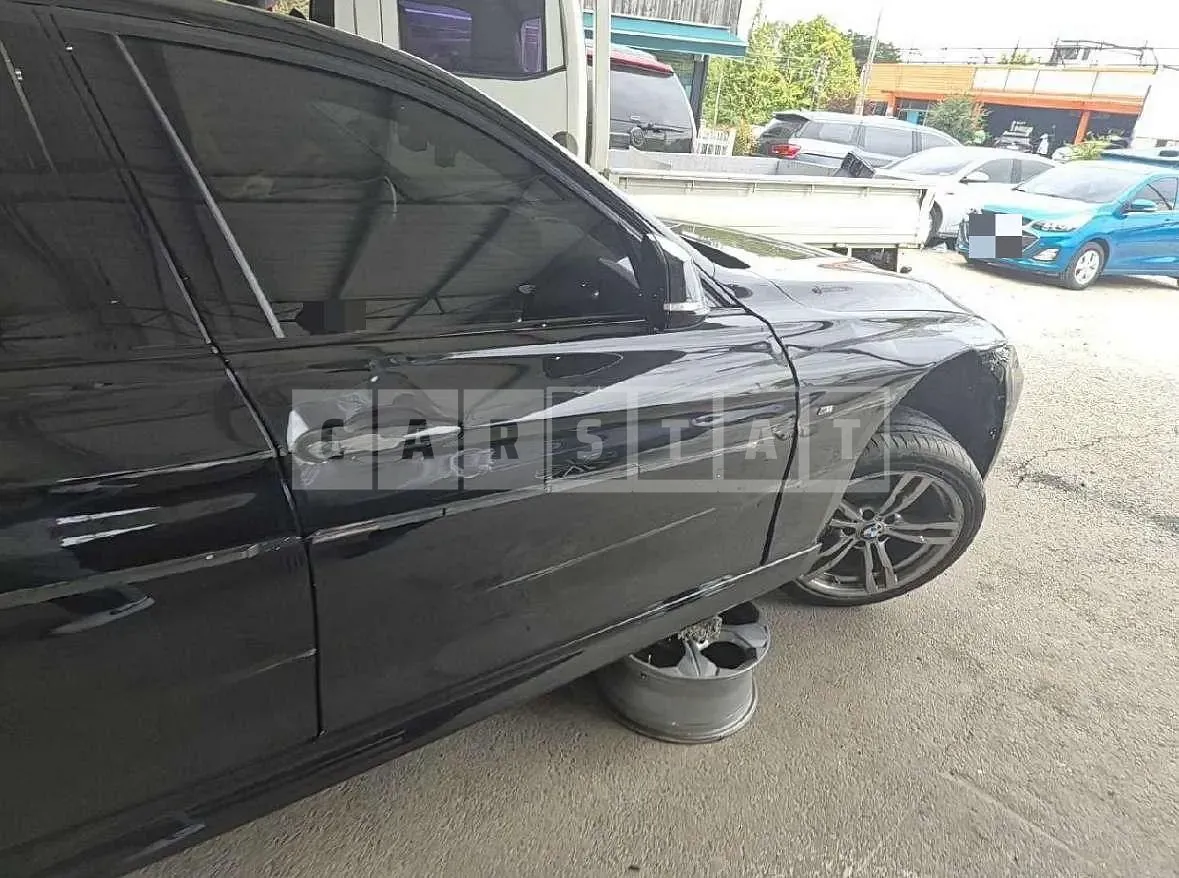 Photo 2 of 19: 2016 BMW 320i — Korean insurance auction
