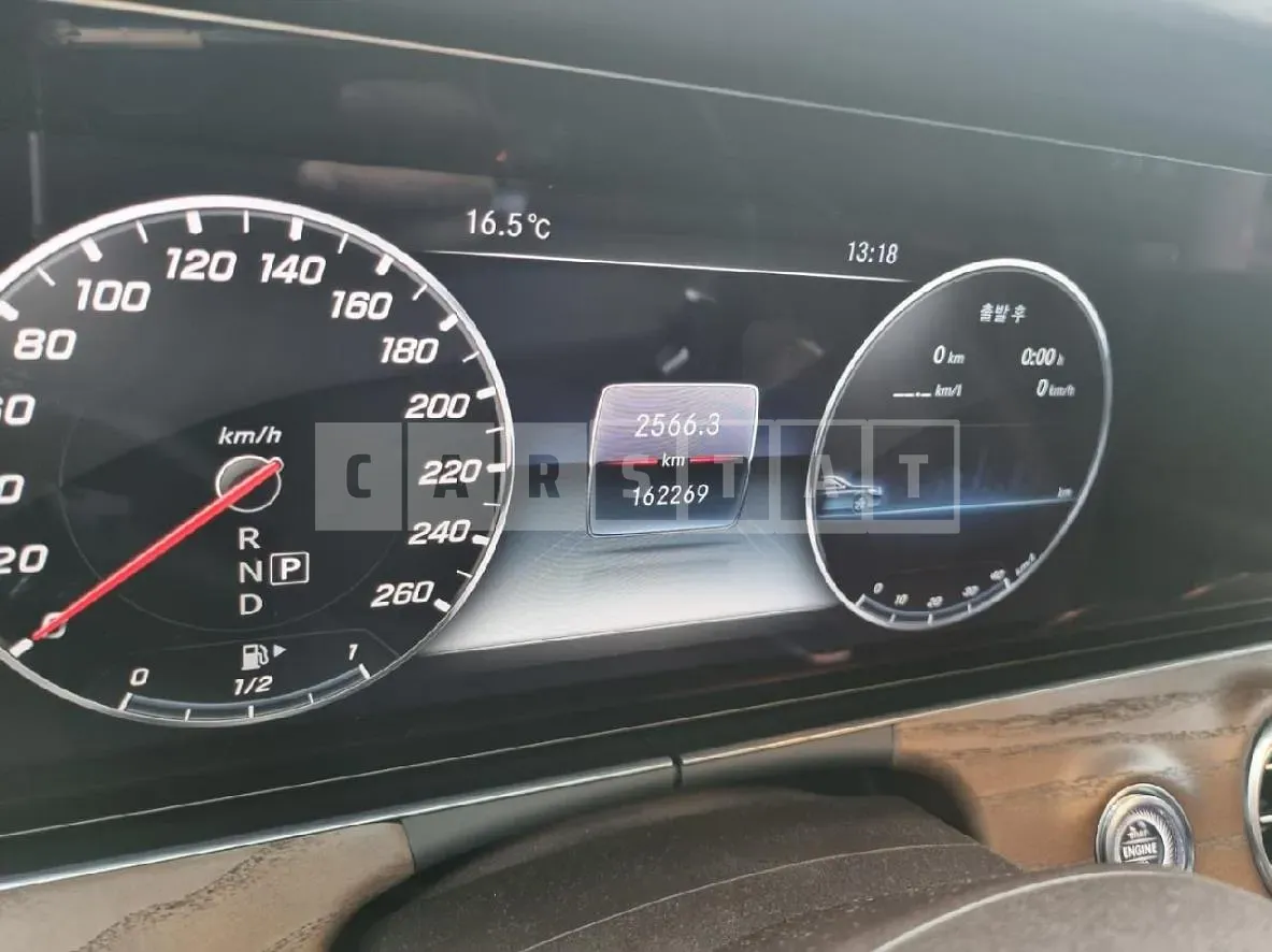 Photo 2 of 30: 2018 Mercedes-Benz E300 — Korean insurance auction