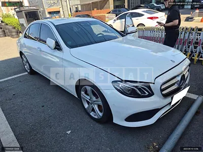 Photo 1 of 8: 2017 Mercedes-Benz E200, VIN WDDZF4CB5HA129194 — Korean insurance auction