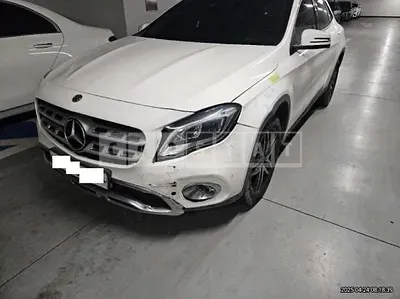 Photo 1 of 13: 2019 Mercedes-Benz GLA220 — Korean insurance auction
