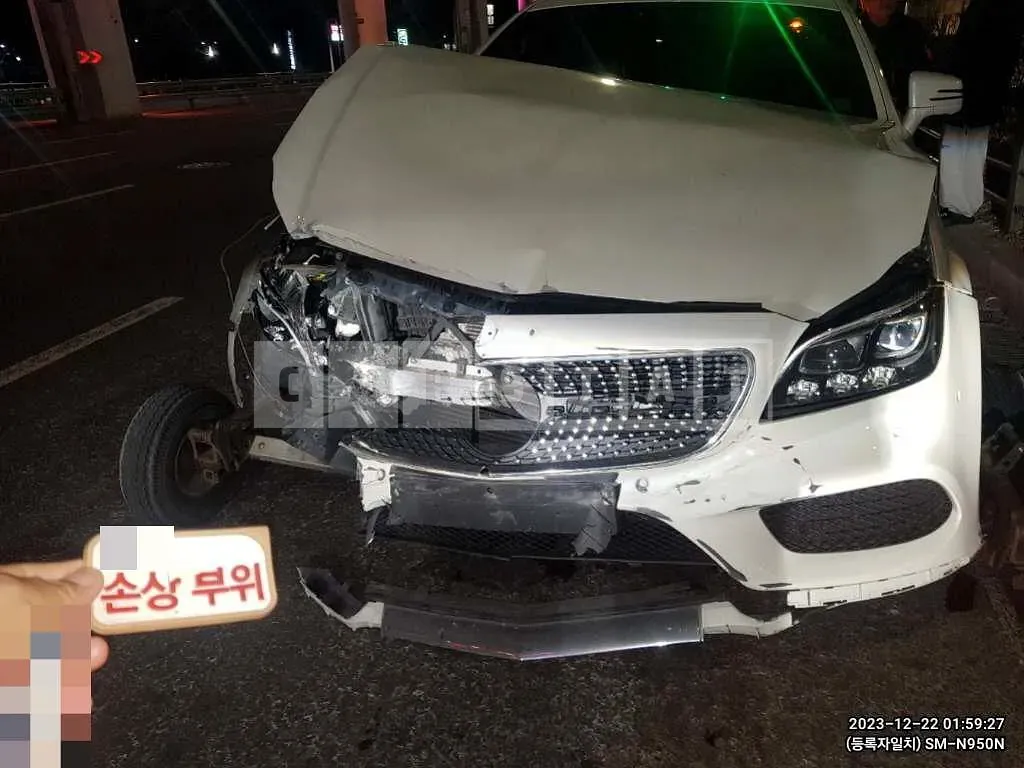 Photo 2 of 9: 2017 Mercedes-Benz CLS250d 4Matic, VIN WDDLJ9HB8HA205792 — Korean insurance auction