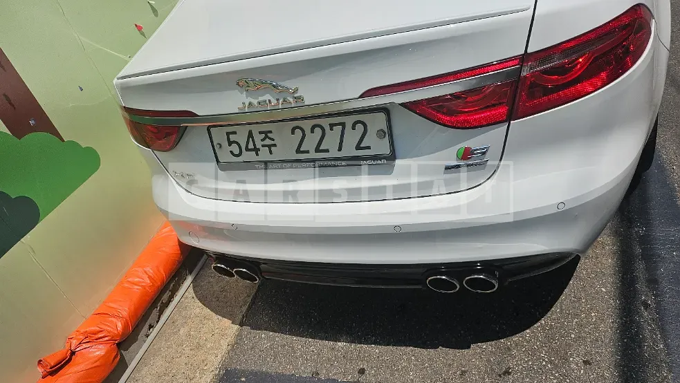 Photo 2 of 12: 2017 Jaguar XF 35T — Korean insurance auction
