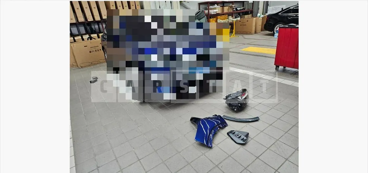 Photo 3 of 3: 2025 Audi (parts) Q4 Headlamp — Korean insurance auction