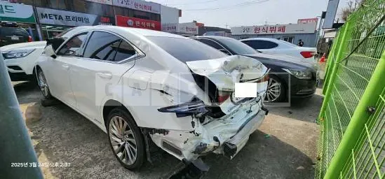 Photo 2 of 7: 2019 Lexus ES300h — Korean insurance auction