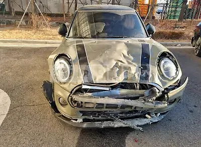 Photo 1 of 32: 2020 MINI Cooper (15), VIN WMWXR7100L2L85822 — Korean insurance auction