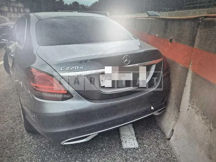 Photo 2 of 11: 2019 Mercedes-Benz C220 d, VIN WDDWF1EB7KR503425 — Korean insurance auction