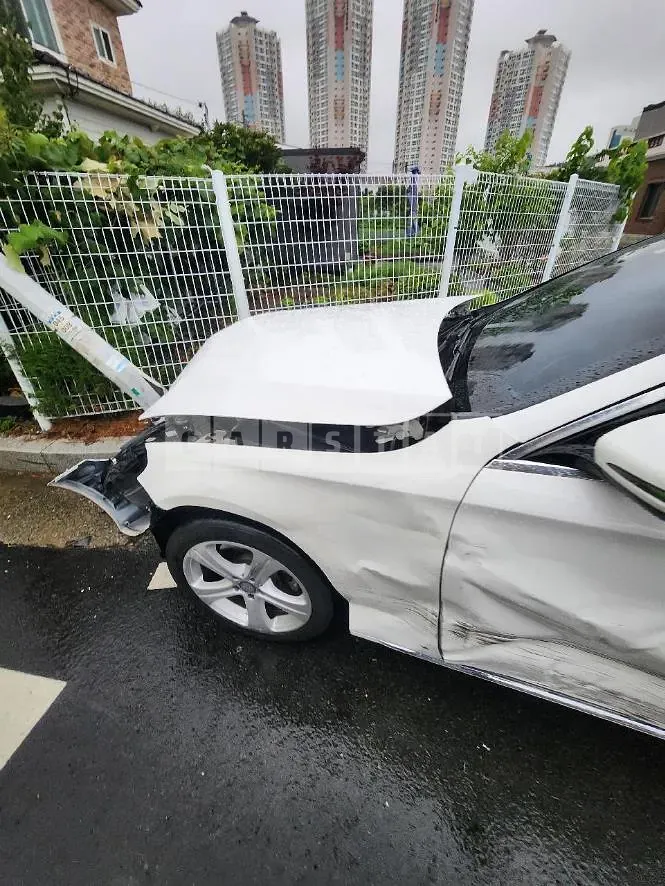 Photo 2 of 10: 2016 Mercedes-Benz E220 d — Korean insurance auction