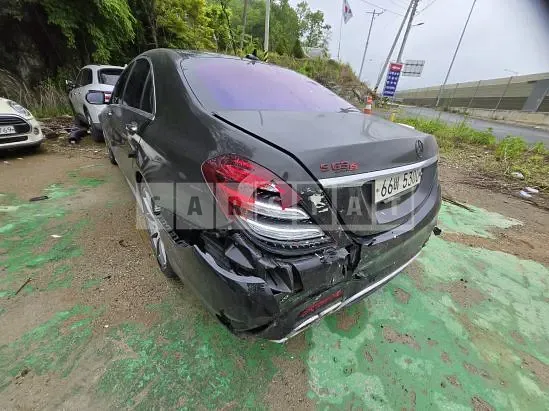 Photo 2 of 29: 2015 Mercedes-Benz S63 AMG 4Matic L — Korean insurance auction