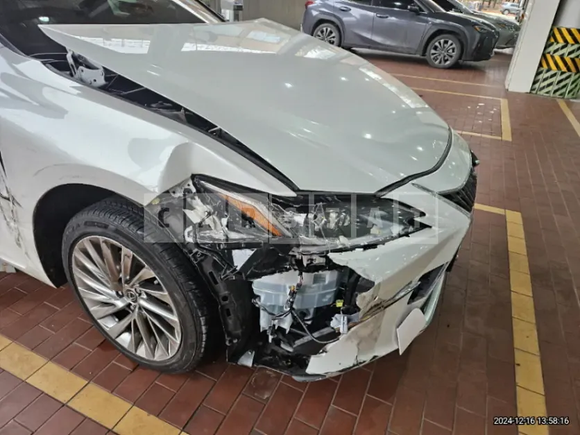 Photo 2 of 17: 2021 Lexus ES300h — Korean insurance auction