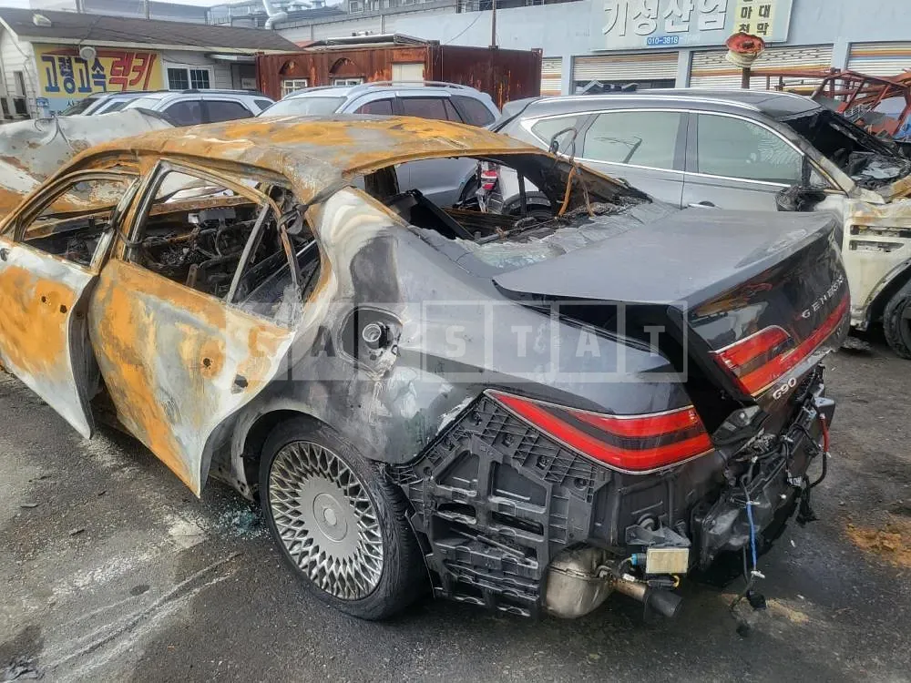 Photo 2 of 12: 2019 Hyundai Genesis /G90, VIN KMHG241DDKU074100 — Korean insurance auction