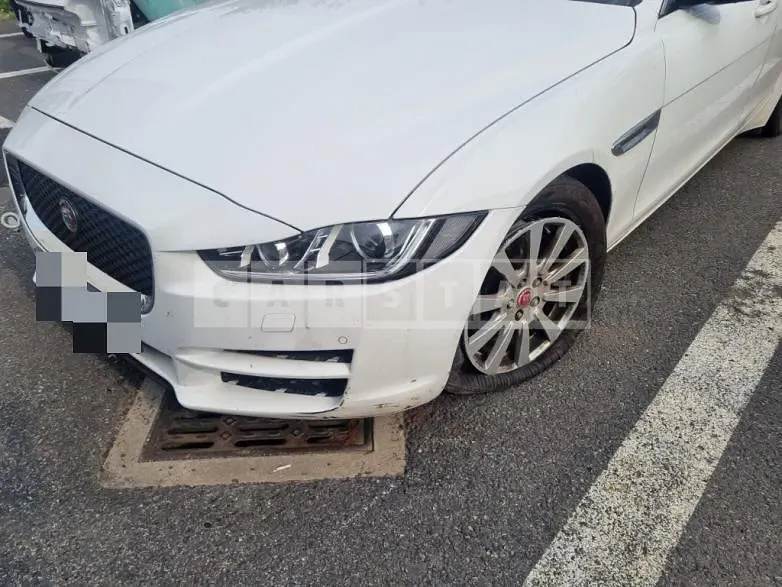 Photo 2 of 4: 2015 Jaguar XE 2.0d, VIN SAJAB4BN0GA923244 — Korean insurance auction