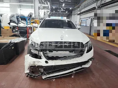 Photo 1 of 37: 2019 Mercedes-Benz E220 d 4Matic, VIN WDDZF0FB5KA526755 — Korean insurance auction