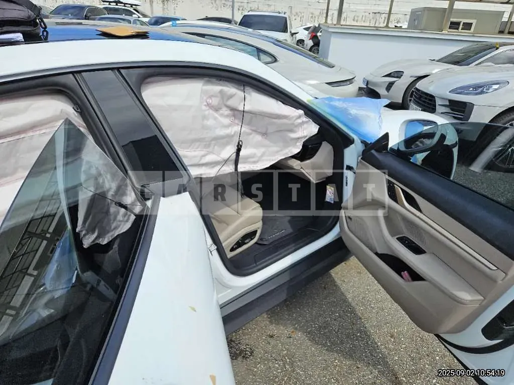 Photo 2 of 63: 2024 Porsche Taycan — Korean insurance auction