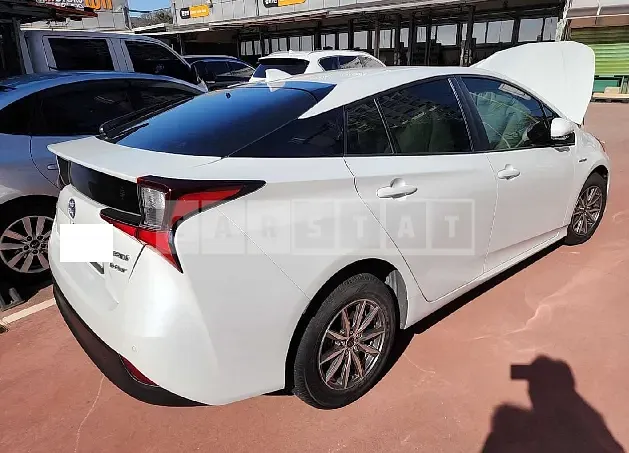 Photo 2 of 18: 2021 Toyota Prius, VIN JTDL9MFU5M3029650 — Korean insurance auction