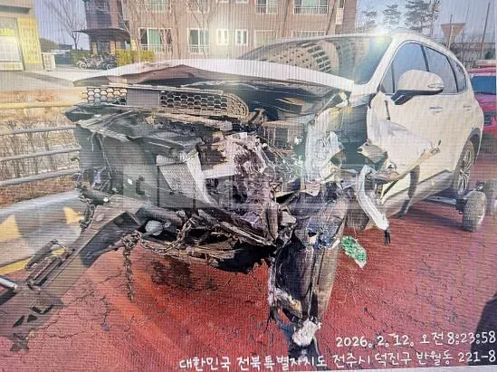 Photo 2 of 6: 2019 Hyundai Santa Fe, VIN KMHS381BBKU127591 — Korean insurance auction