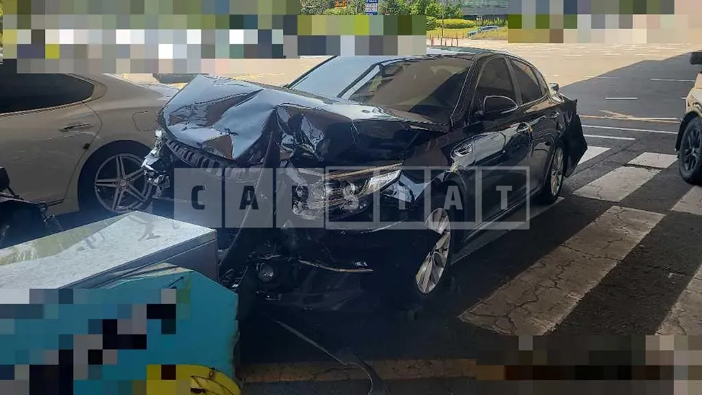 Photo 2 of 18: 2018 Kia K5 — Korean insurance auction