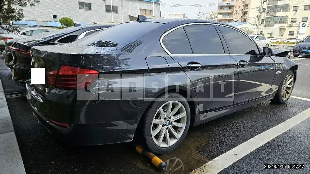 Photo 2 of 9: 2015 BMW 528i — Korean insurance auction