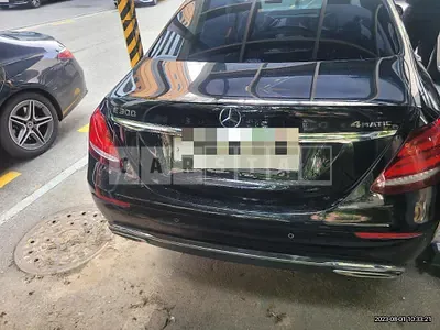 Photo 1 of 16: 2017 Mercedes-Benz E300 4Matic, VIN WDDZF4KB8HA256412 — Korean insurance auction