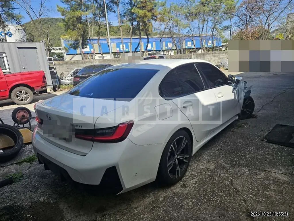Photo 2 of 11: 2023 BMW 320i — Korean insurance auction