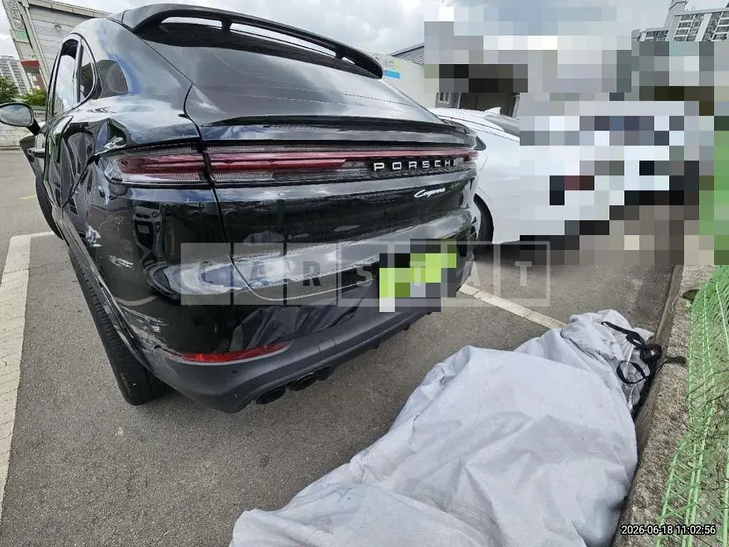 Photo 2 of 13: 2024 Porsche Cayenne E-Hybrid Coupe (5-Seater) — Korean insurance auction