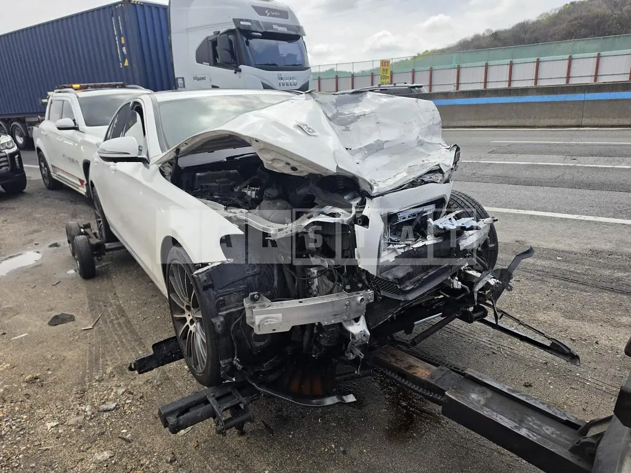 Photo 2 of 40: 2019 Mercedes-Benz E300 4Matic, VIN WDDZF4KB8KA642027 — Korean insurance auction