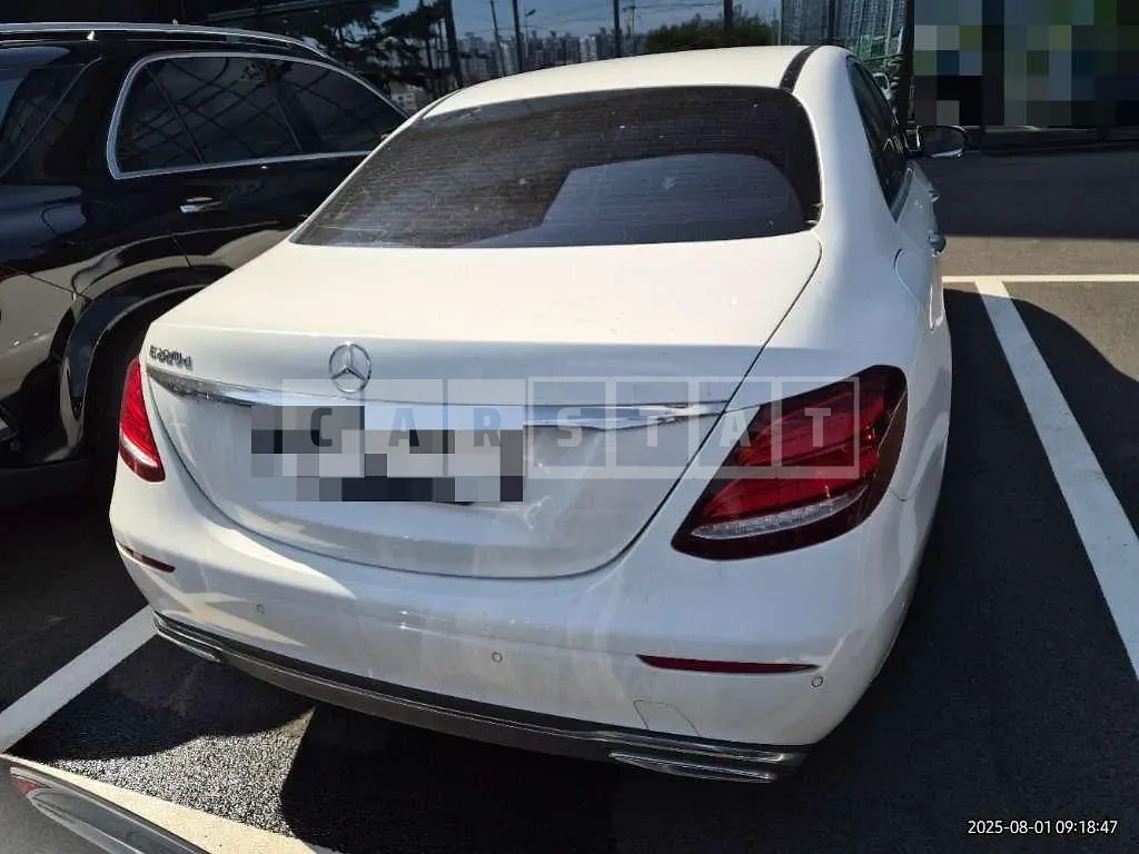 Photo 2 of 17: 2017 Mercedes-Benz E220 d — Korean insurance auction