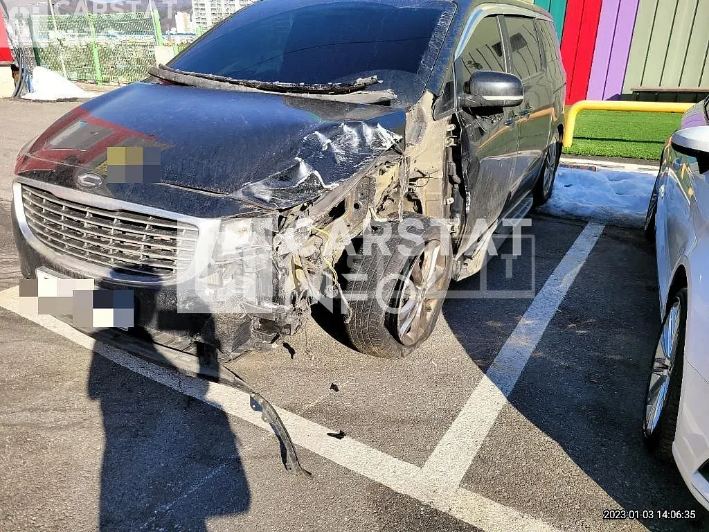 Photo 2 of 5: 2015 Kia Carnival, VIN KNHMF37ABFS057664 — Korean insurance auction