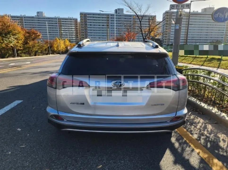 Photo 2 of 8: 2016 Toyota RAV4 2WD, VIN JTMYFREV0GD091882 — Korean insurance auction