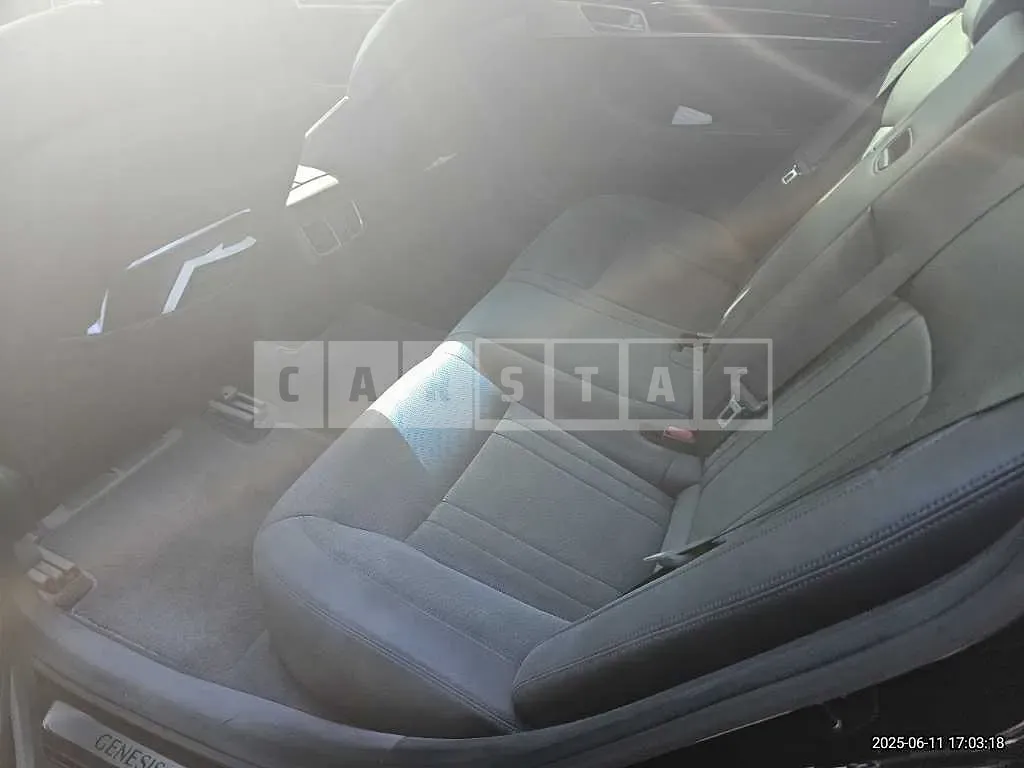 Photo 2 of 9: 2015 Genesis 3.3 — Korean insurance auction
