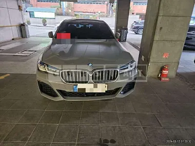 Photo 1 of 34: 2022 BMW 530e — Korean insurance auction