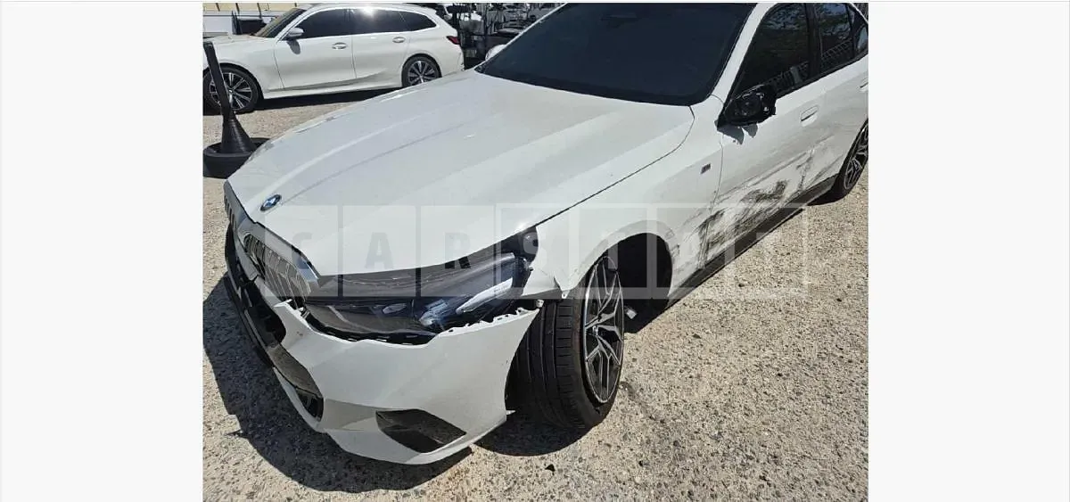 Photo 2 of 29: 2025 BMW 520i — Korean insurance auction